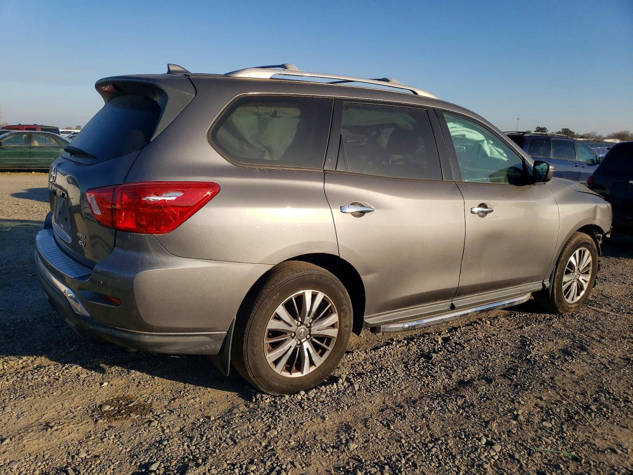 2019 Nissan Pathfinder Sv - Image 3