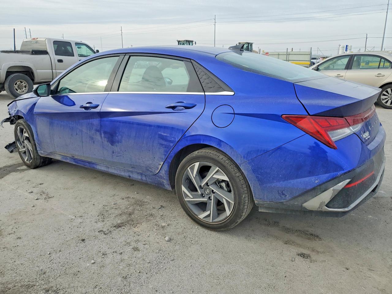 2025 Hyundai Elantra Sel - Image 2