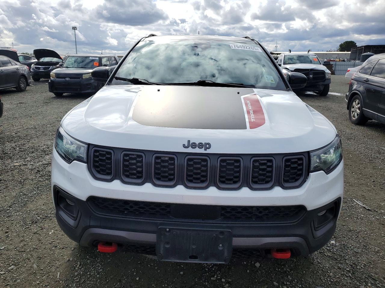 2025 Jeep Compass Trailhawk - Image 5