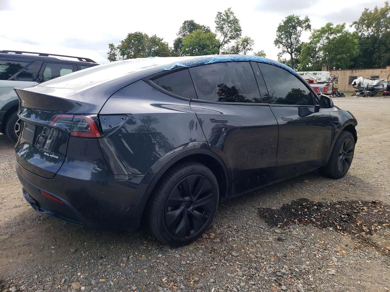 2025 Tesla Model Y - Image 3