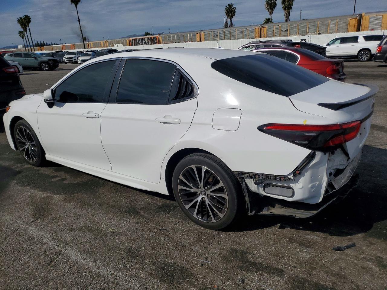 2018 Toyota Camry L - Фото 2