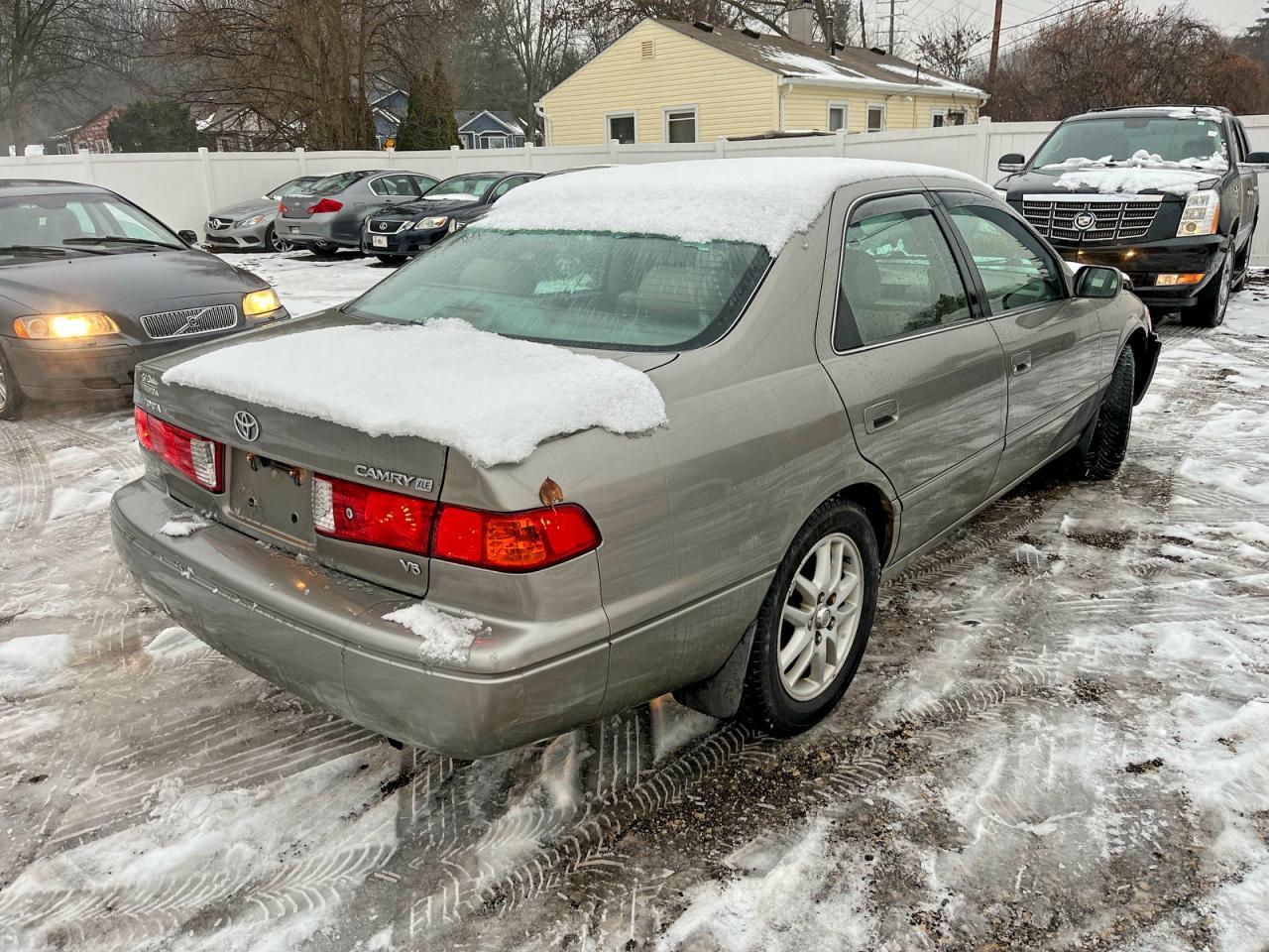 2000 Toyota Camry Le - Фото 4