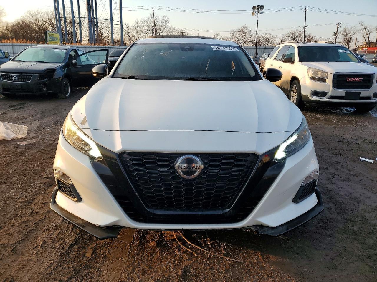 2020 Niss Altima - Image 5