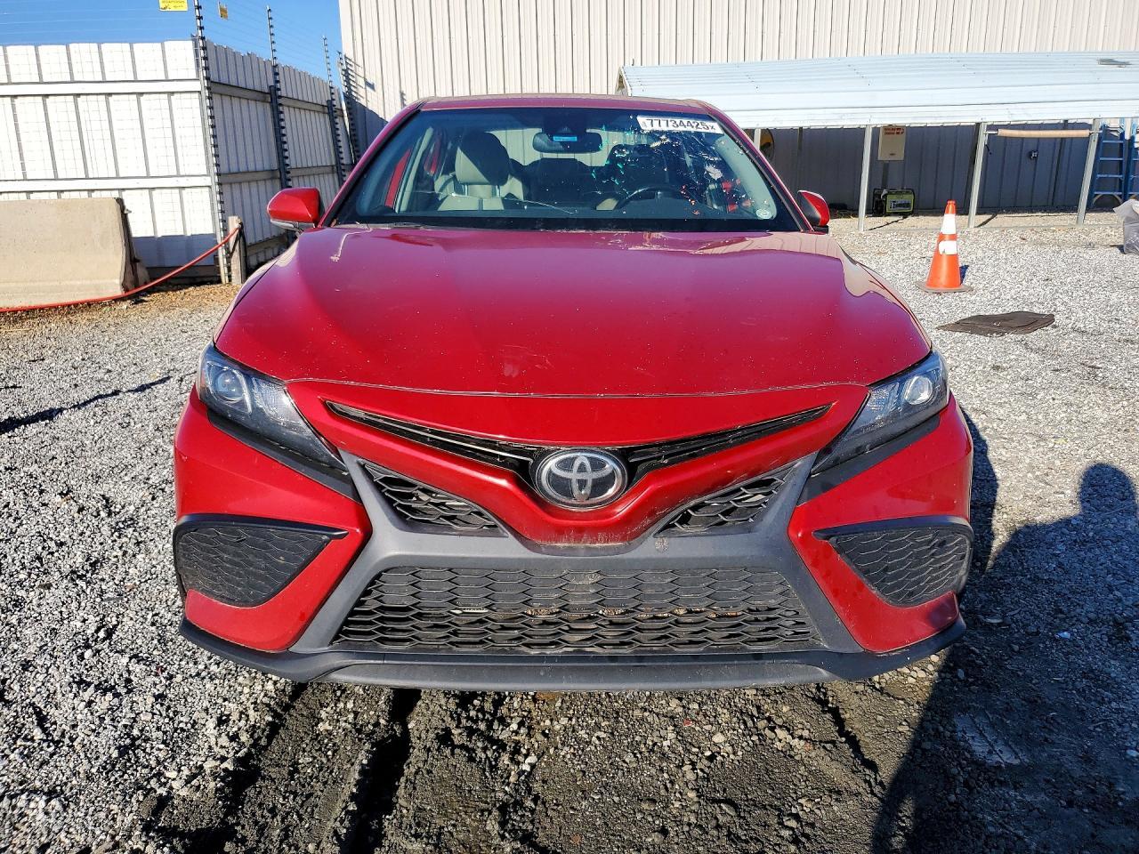 2021 Toyota Camry Se - Фото 5