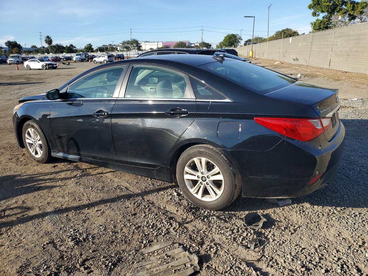 2014 Hyundai Sonata Gls - Image 2