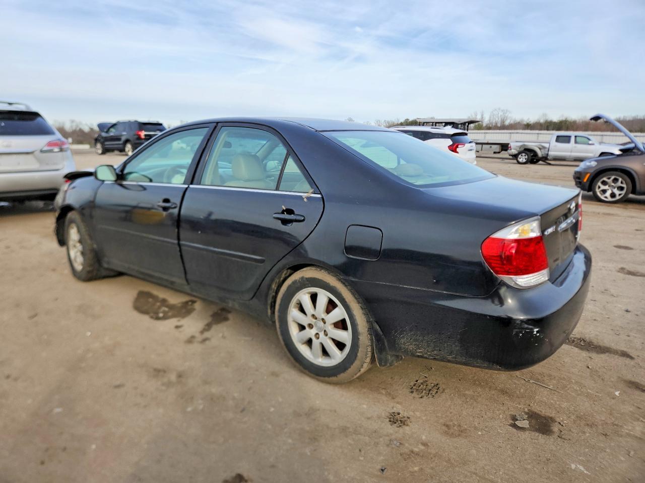 2005 Toyota Camry Le - Image 2