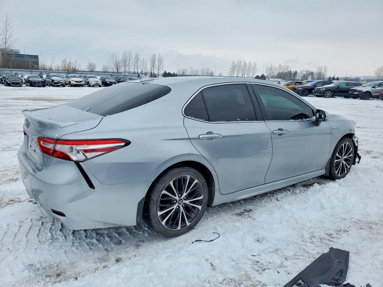 2020 Toyota Camry Se - Фото 3