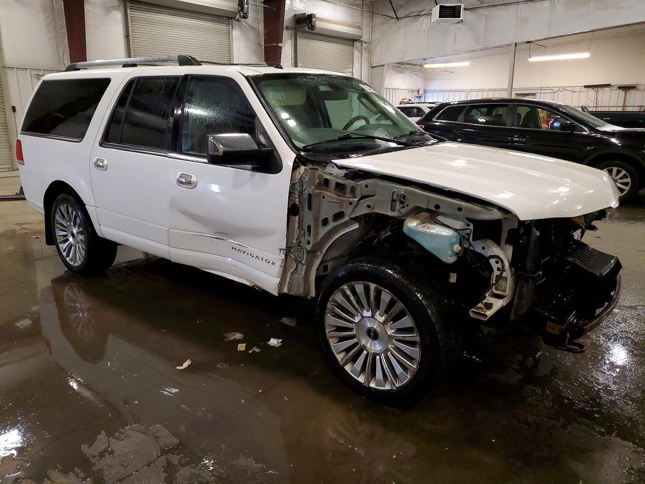 2015 Lincoln Navigator L - Image 4