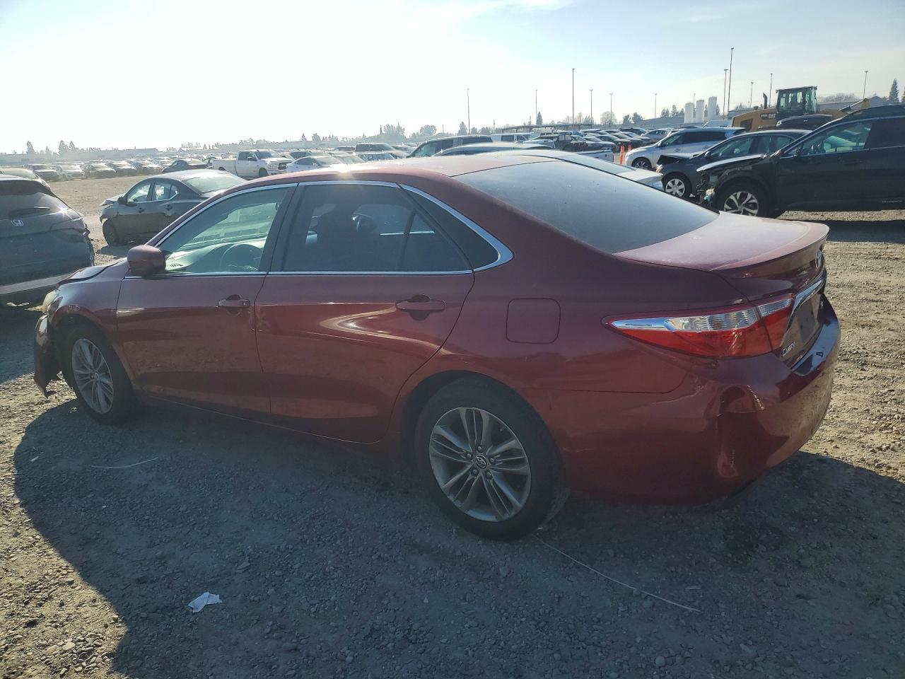 2015 Toyota Camry Le - Фото 2