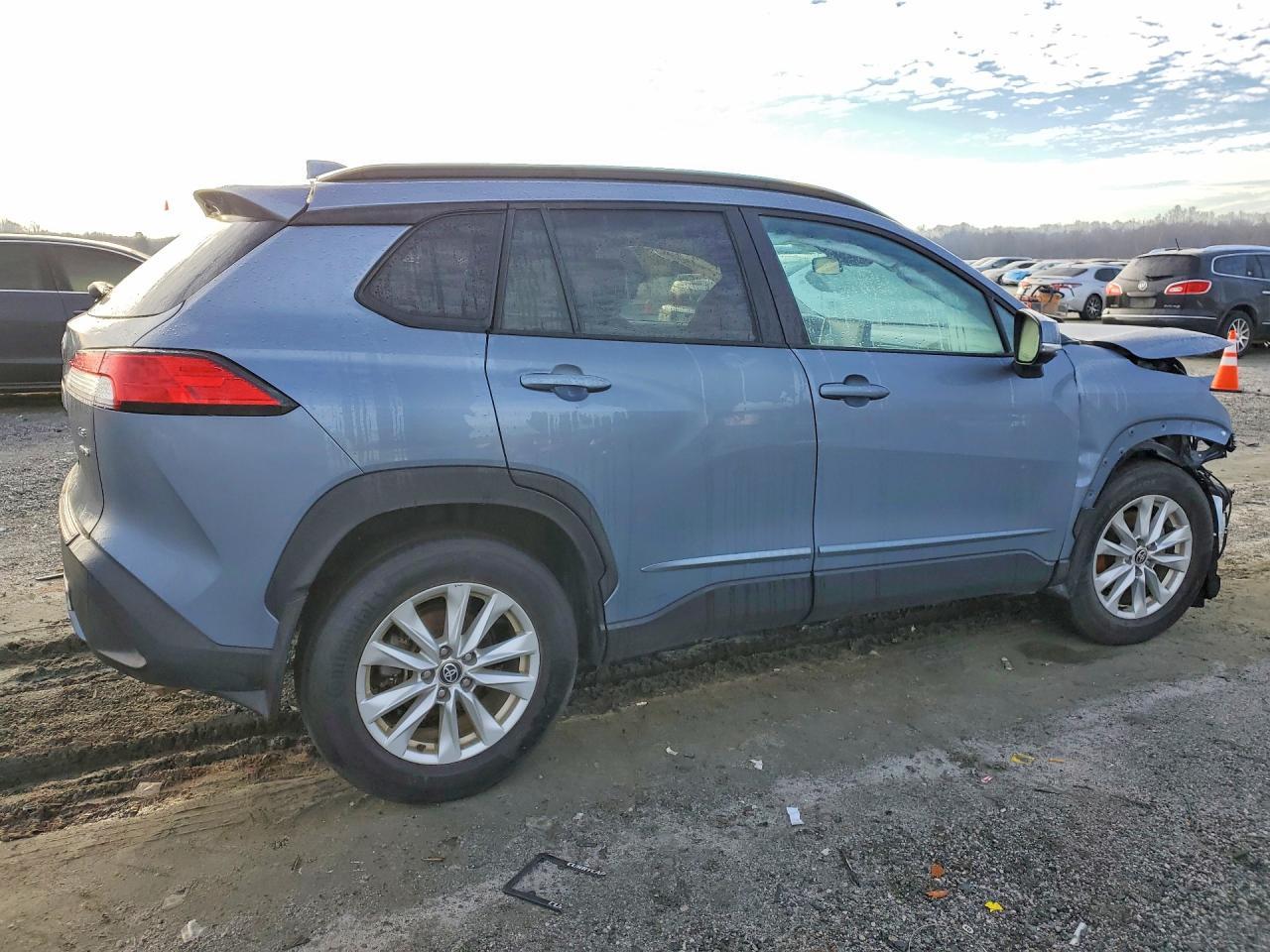 2022 Toyota Corolla Cross Le - Фото 3