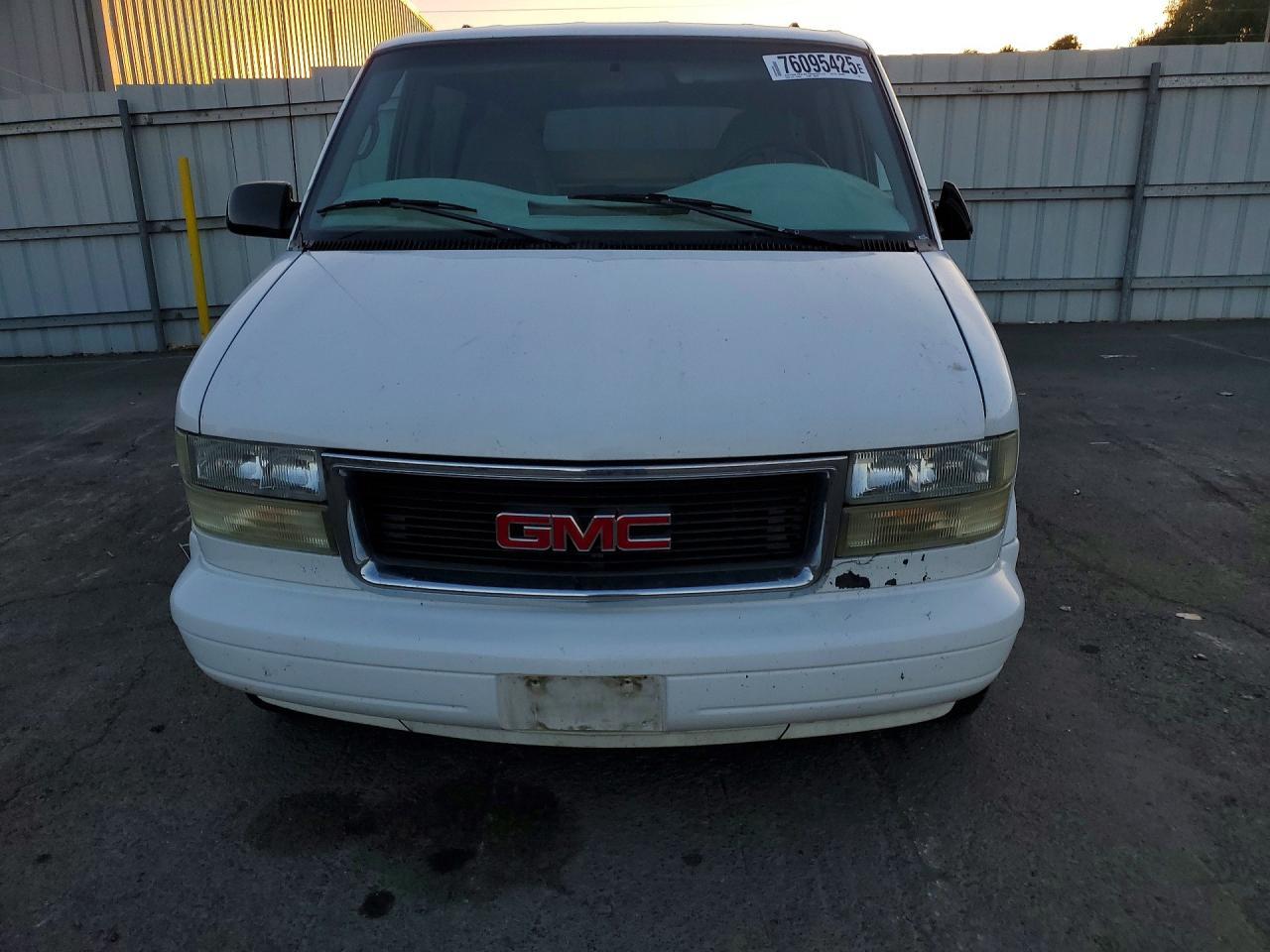 2003 GMC Safari Xt - Image 5