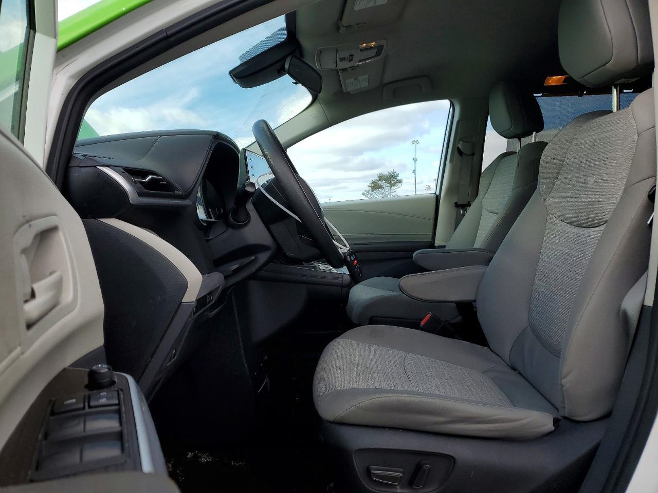 2024 Toyota Sienna Le - Фото 7