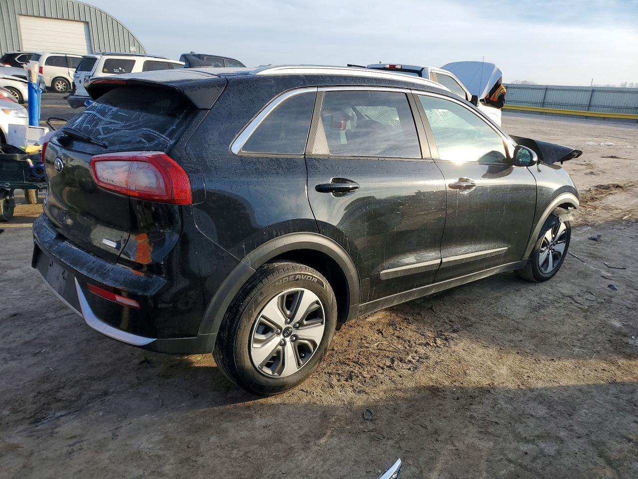 2017 Kia Niro Lx - Image 3
