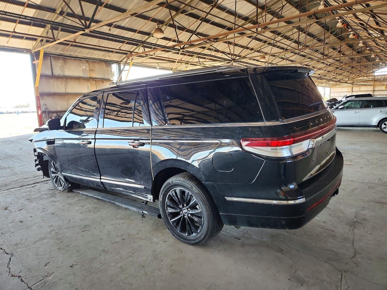 2023 Lincoln Navigator L - Фото 2