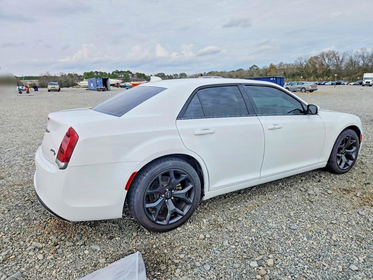 2021 Chrysler 300 S - Фото 3
