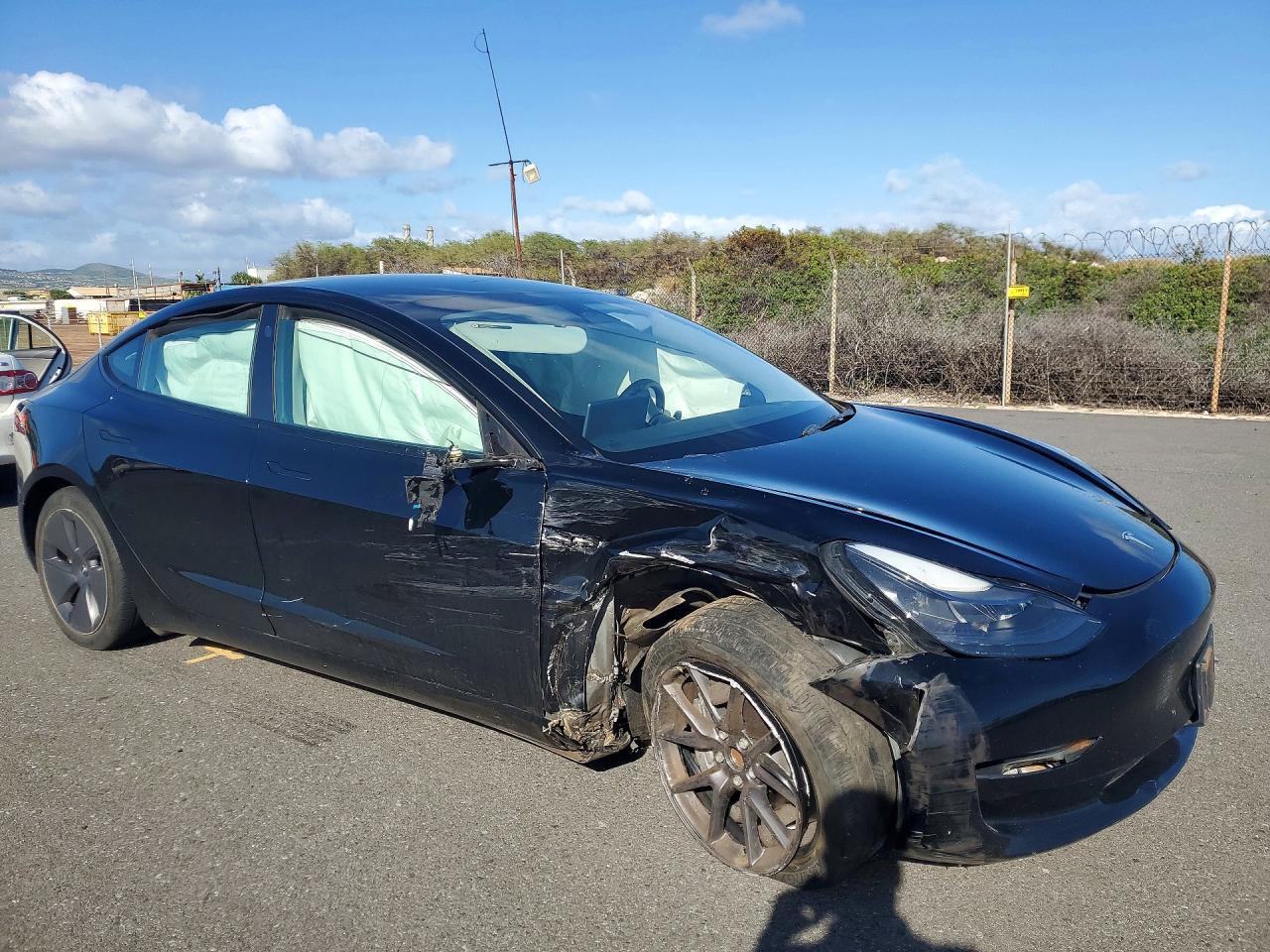 2023 Tesla Model 3 - Фото 4