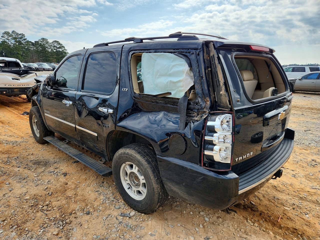 2014 Chevrolet Tahoe C1500 Ltz - Image 2