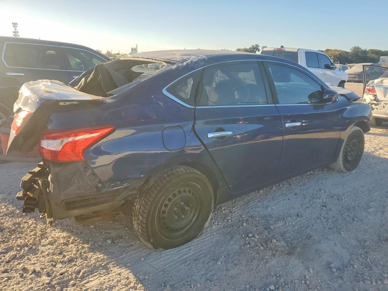 2016 Nissan Sentra S - Фото 3