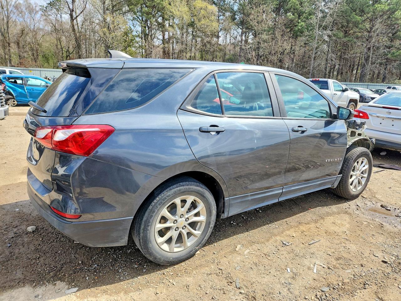 2020 Chevrolet Equinox Ls - Image 3