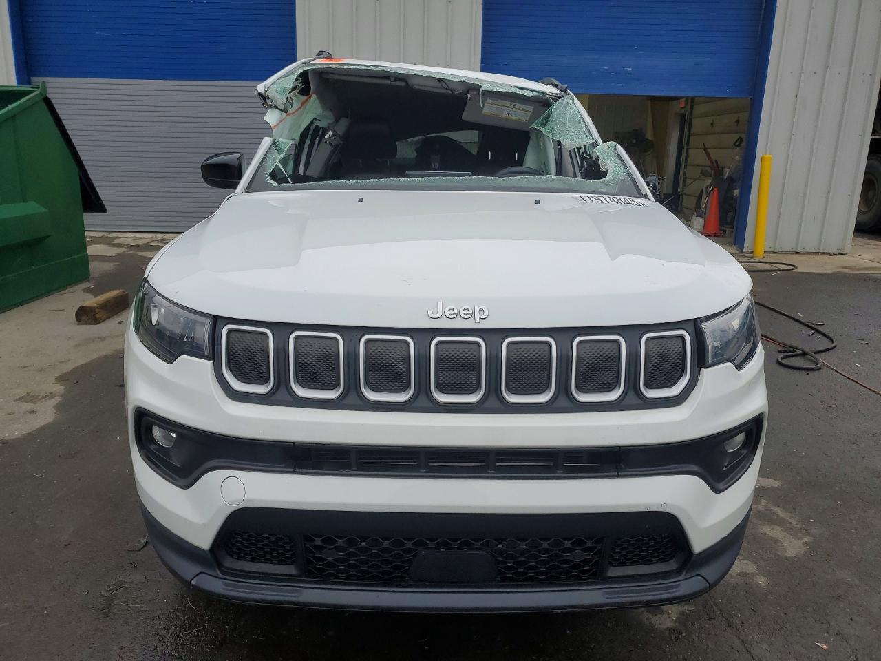 2022 Jeep Compass Latitude Lux - Image 5