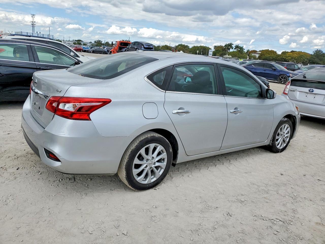 2019 Nissan Sentra S - Фото 3