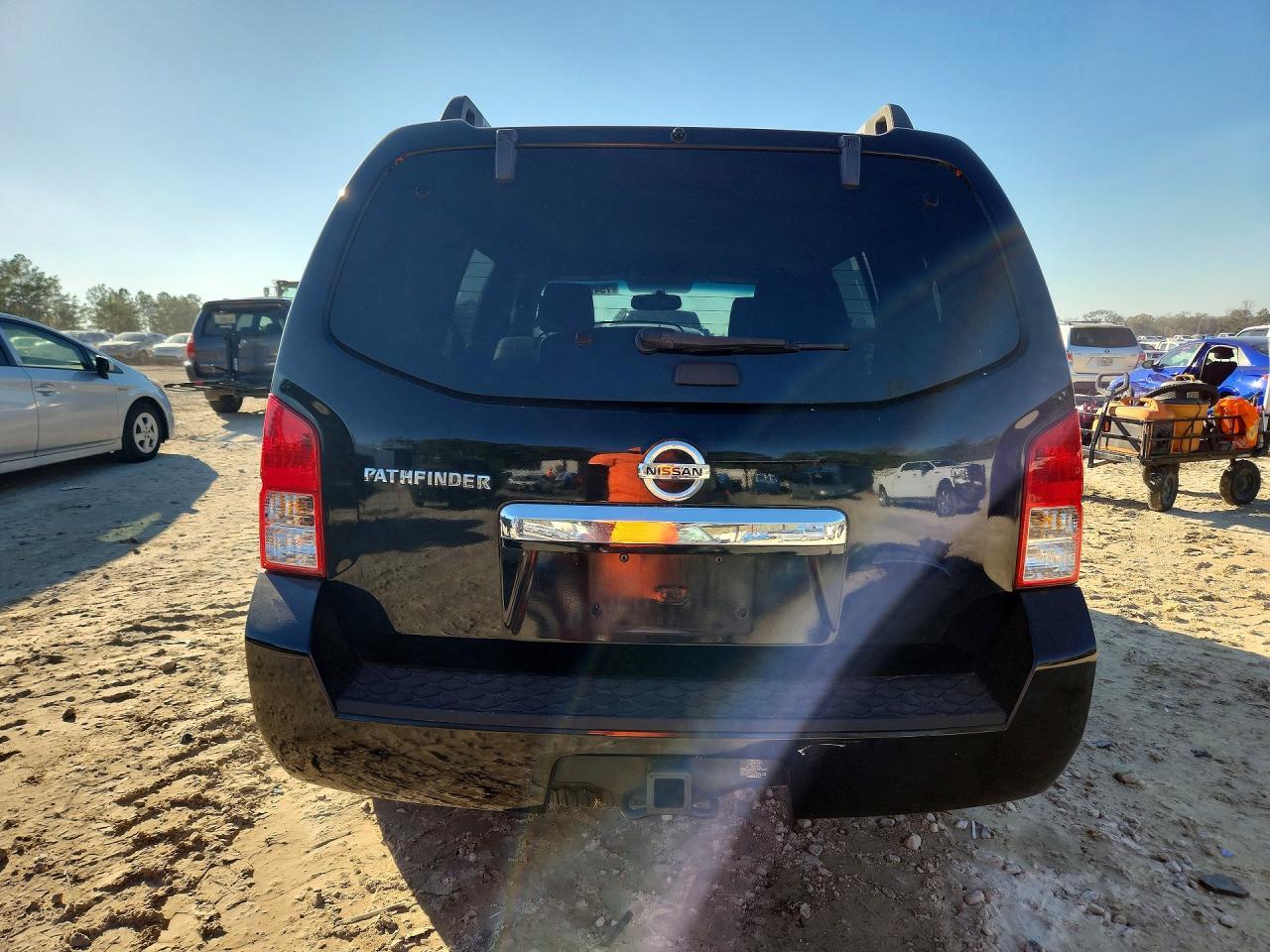 2012 Nissan Pathfinder S - Image 6