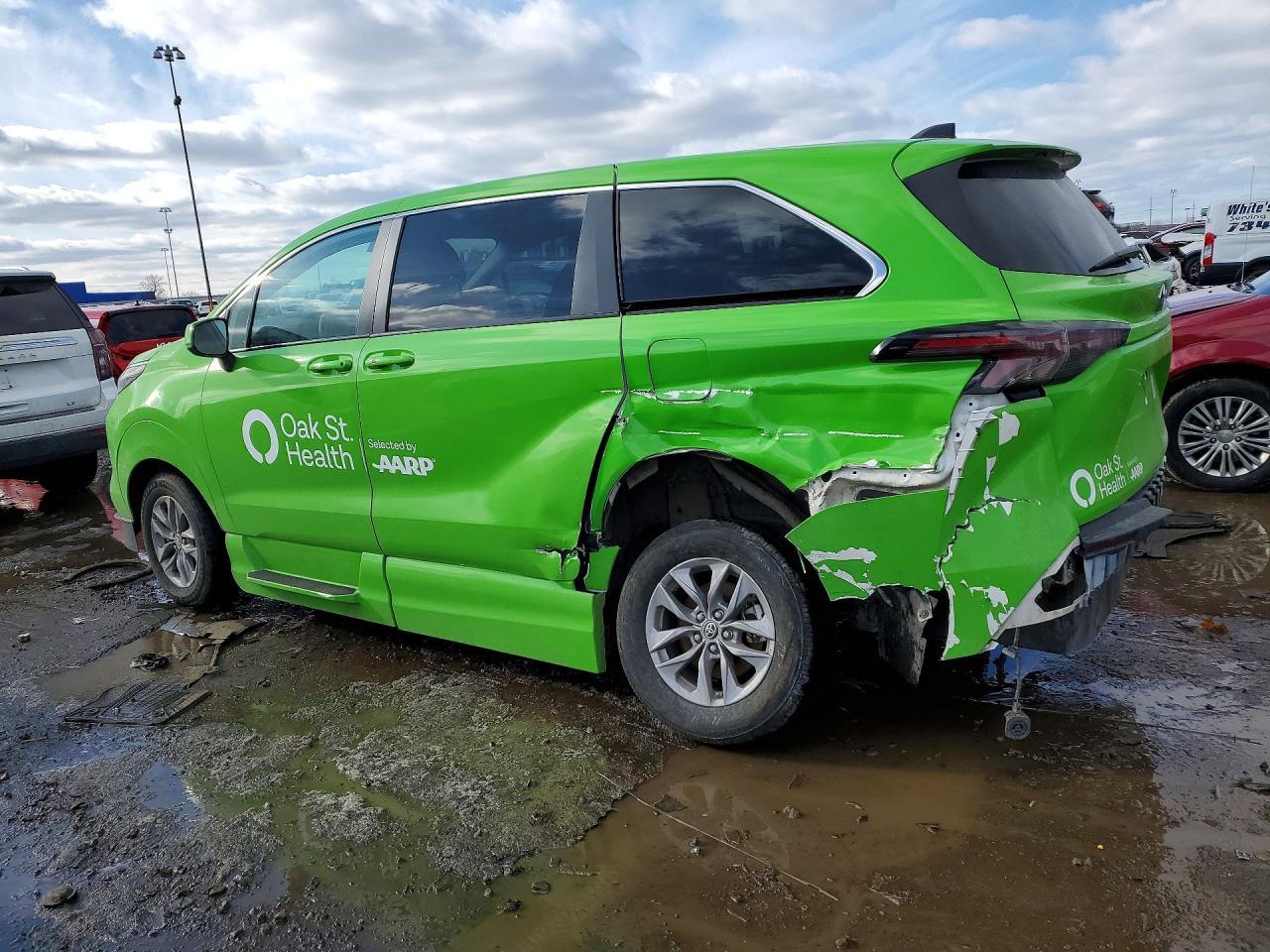 2024 Toyota Sienna Le - Фото 2