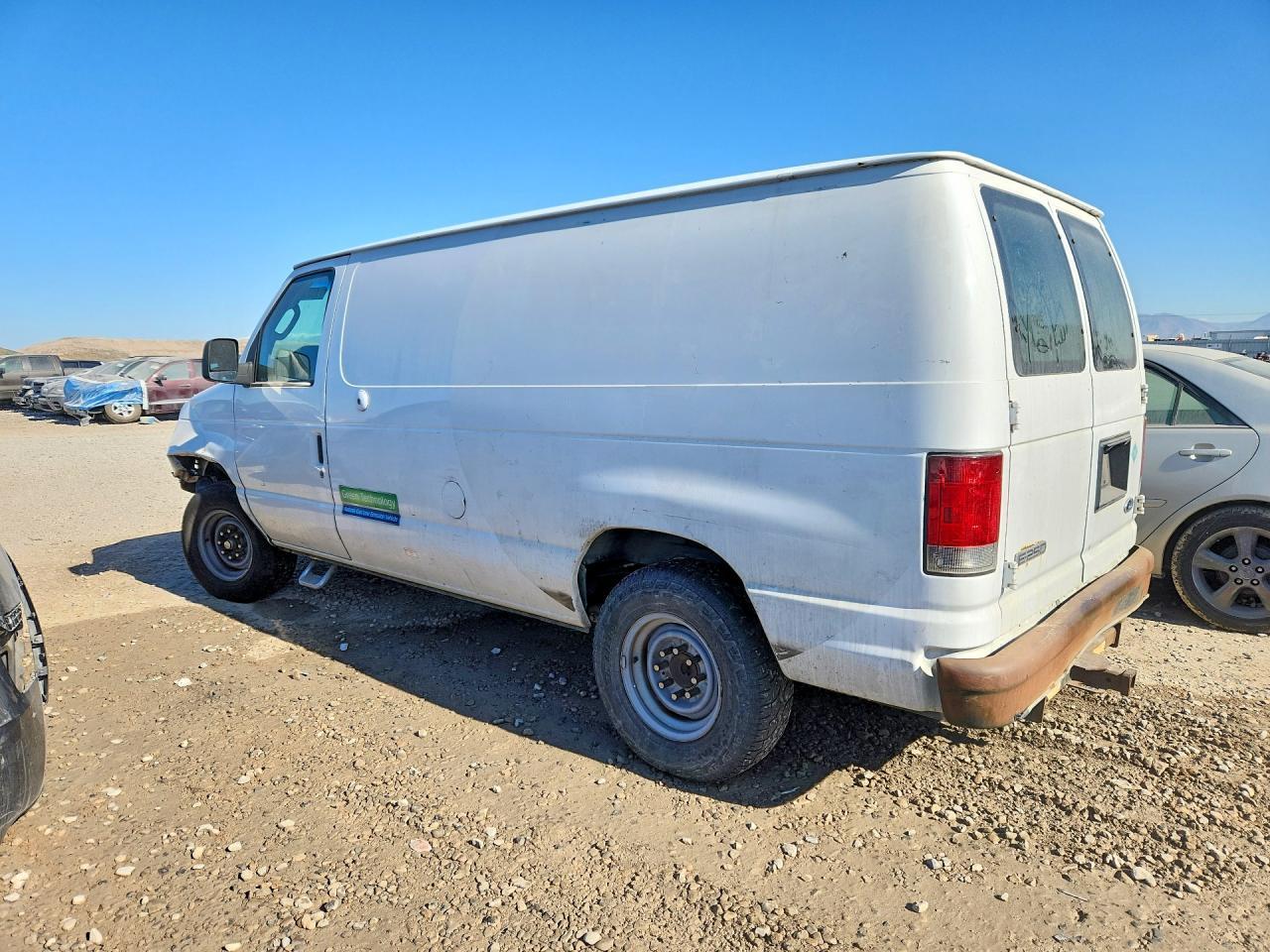 2010 Ford Econoline E250 Van - Фото 2