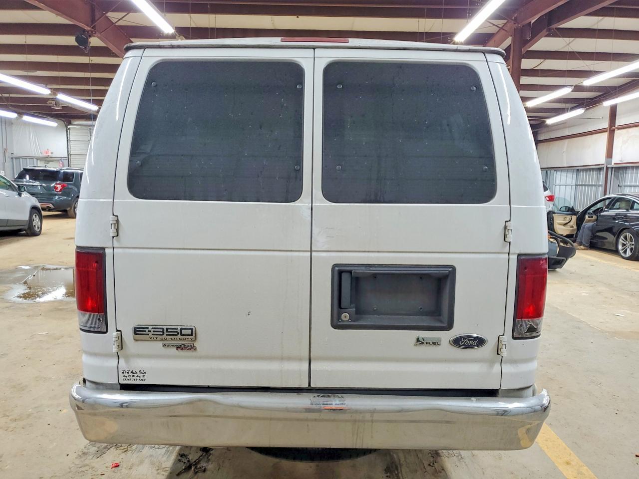 2012 Ford Econoline E350 Super Duty Wagon - Фото 6