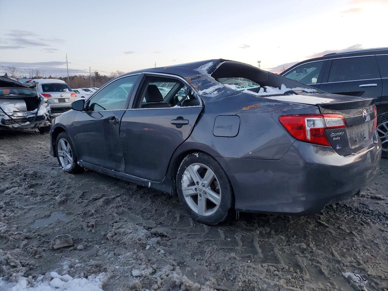 2014 Toyota Camry L - Фото 2