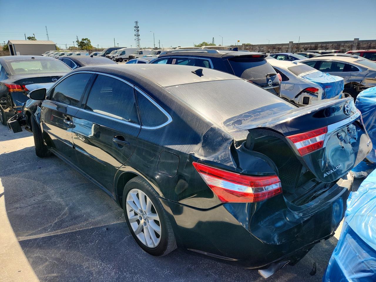 2015 Toyota Avalon - Image 2