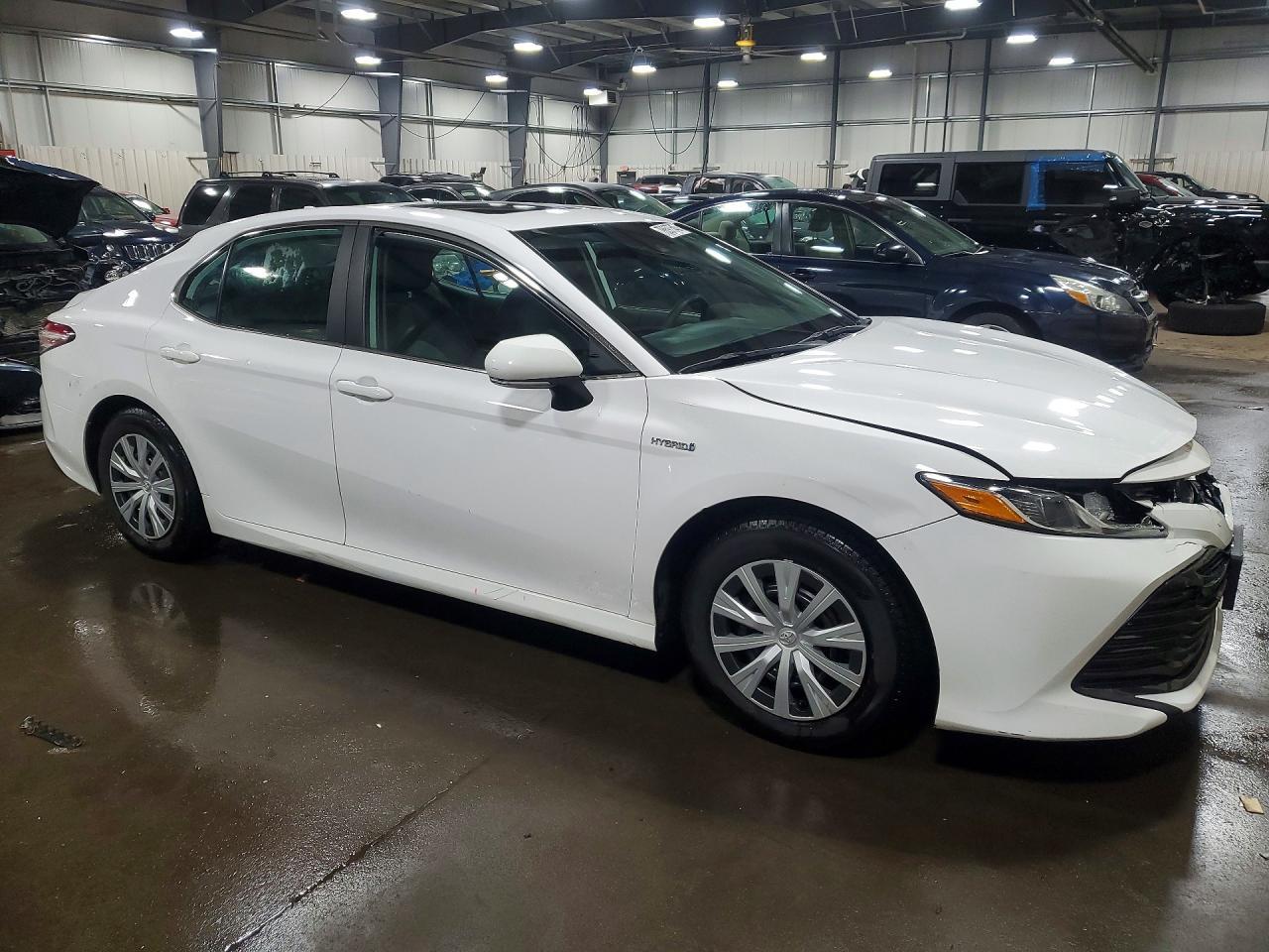 2019 Toyota Camry Hybrid Le - Фото 4