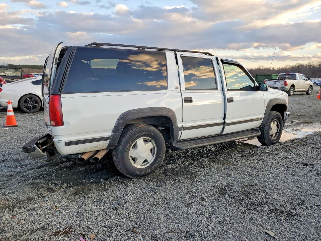 1999 Chevrolet Suburban K1500 - Фото 3