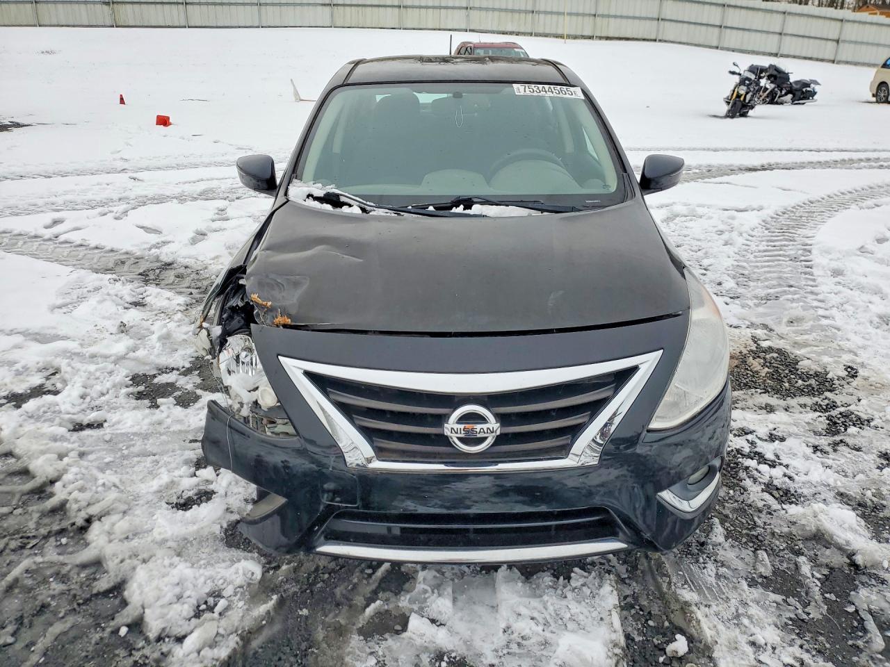 2015 Nissan Versa - Фото 5