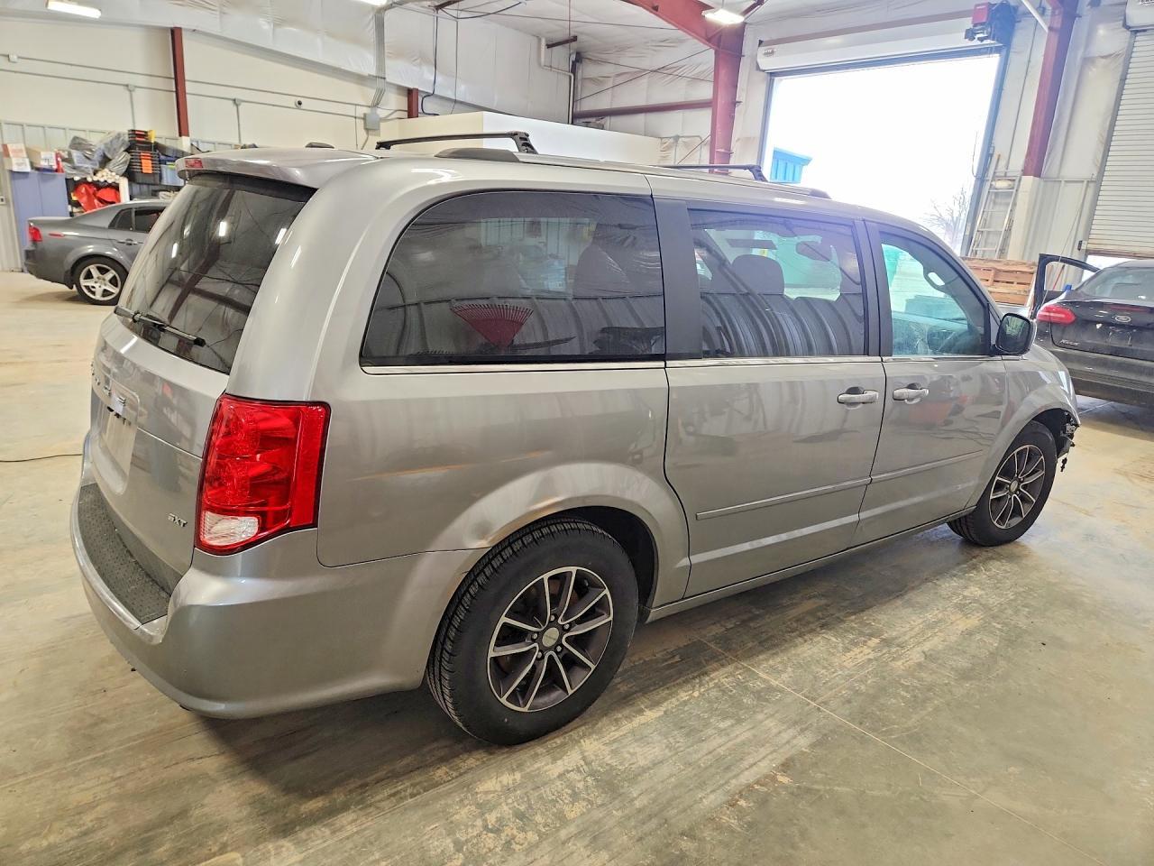 2016 Dodge Grand Caravan Sxt - Фото 3