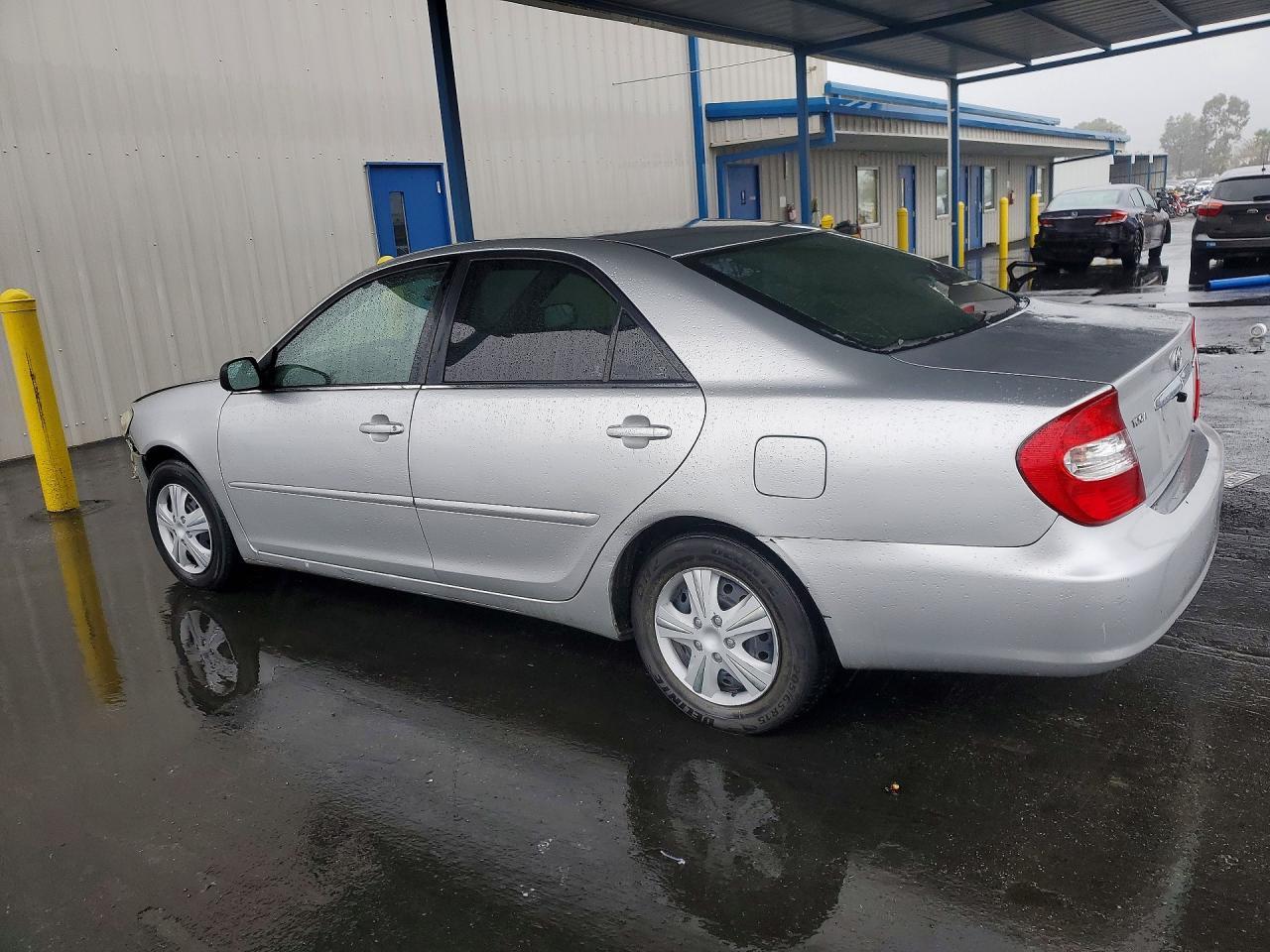 2004 Toyota Camry Le - Фото 2