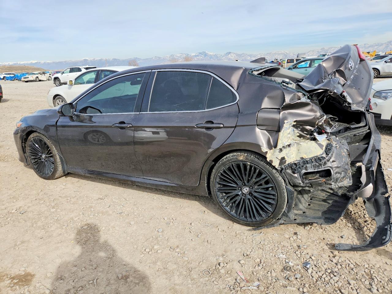 2019 Toyota Camry Le - Фото 2