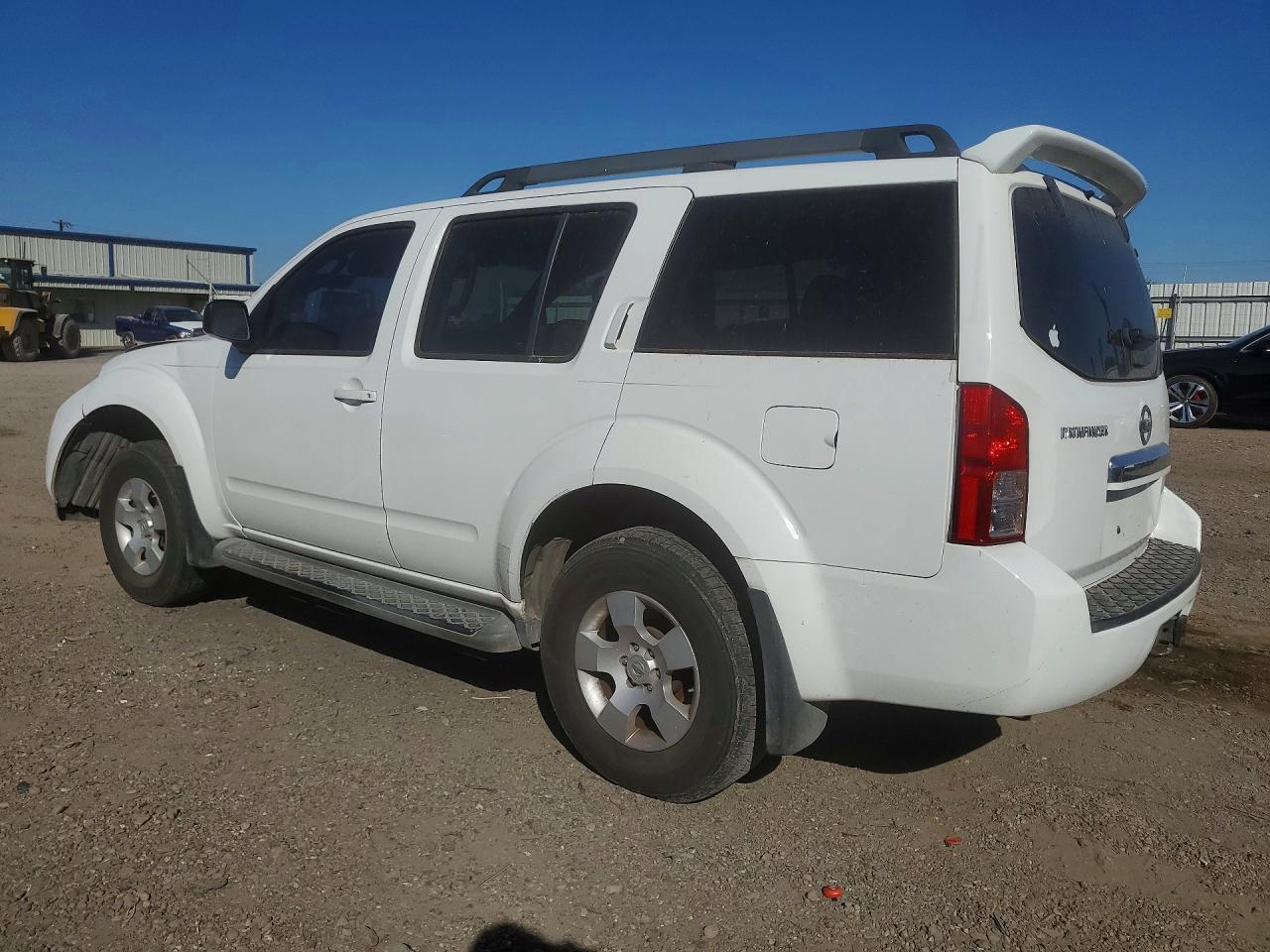 2012 Nissan Pathfinder S - Image 2