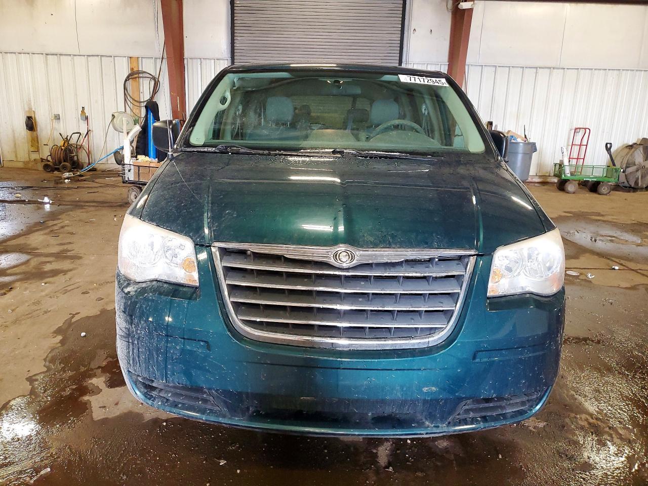 2009 Chrysler Town & Country Lx - Image 5