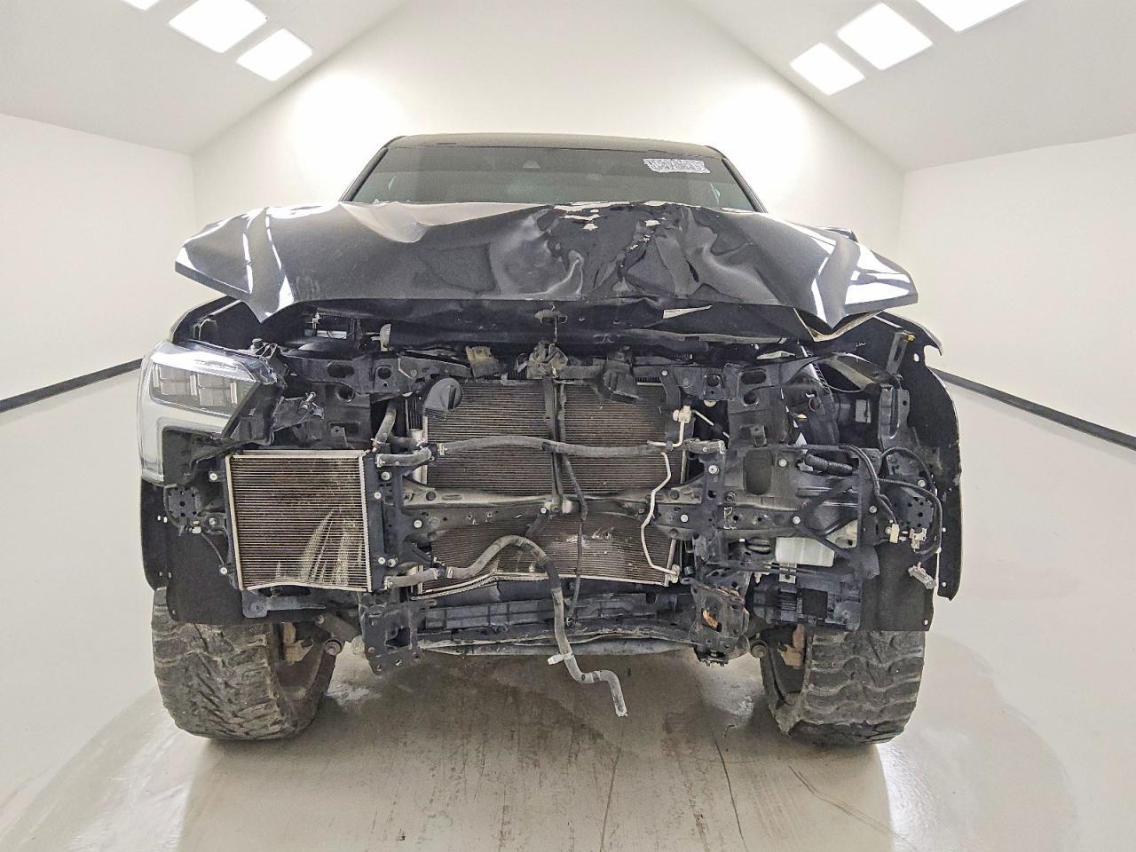 2023 Toyota Tundra Crewmax Platinum - Image 5