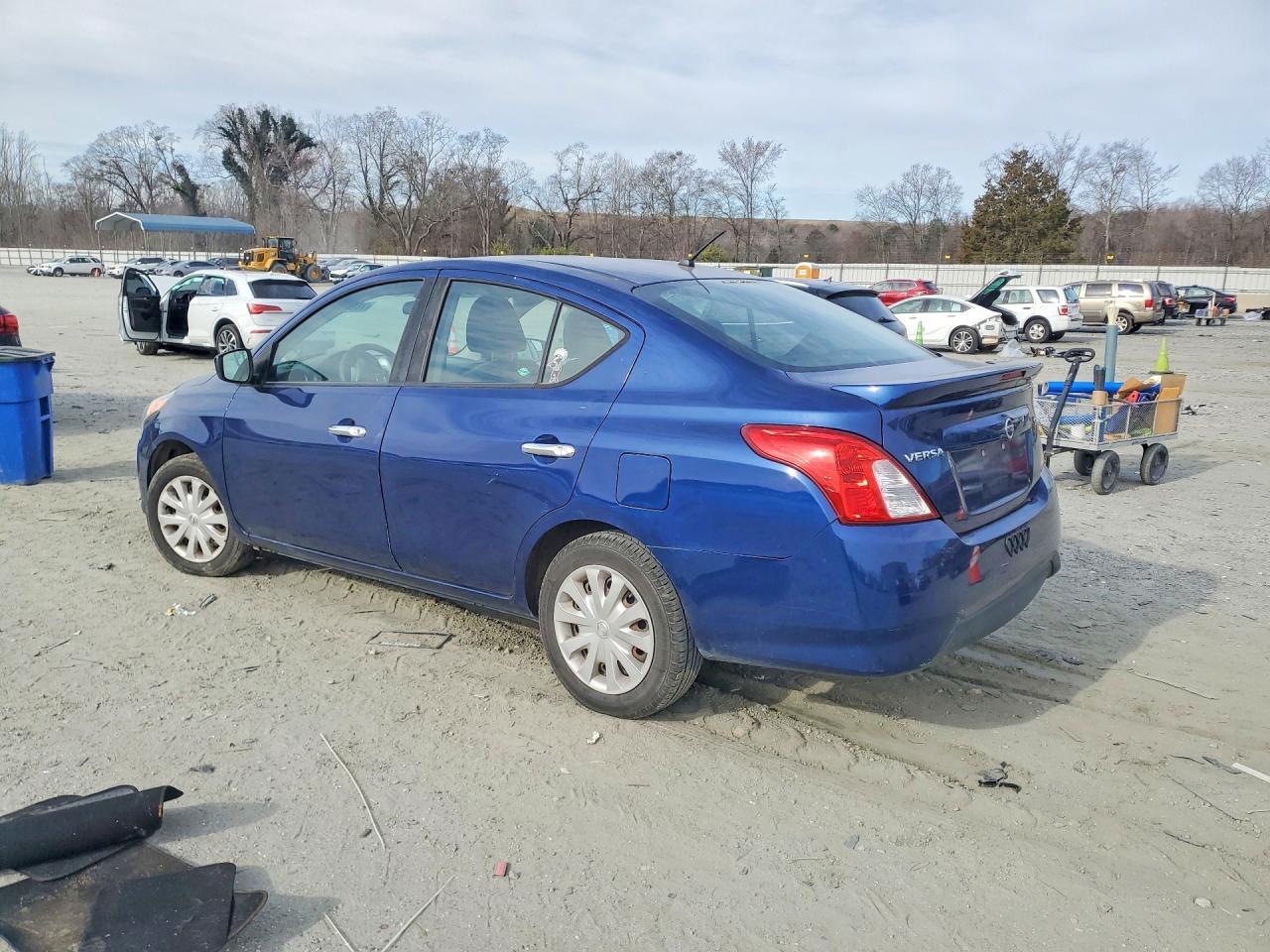 2018 Nissan Versa Sv - Image 2