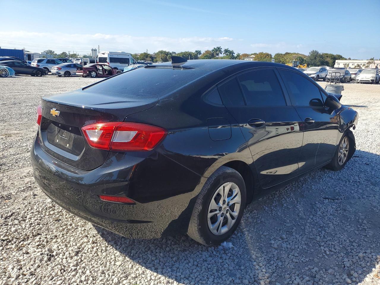 2019 Chevrolet Cruze Ls - Фото 3