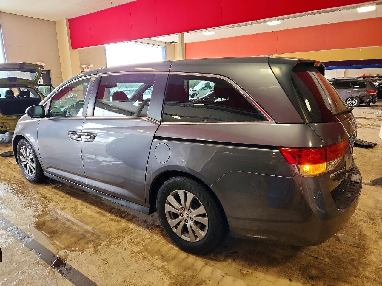 2016 Honda Odyssey Se - Фото 2