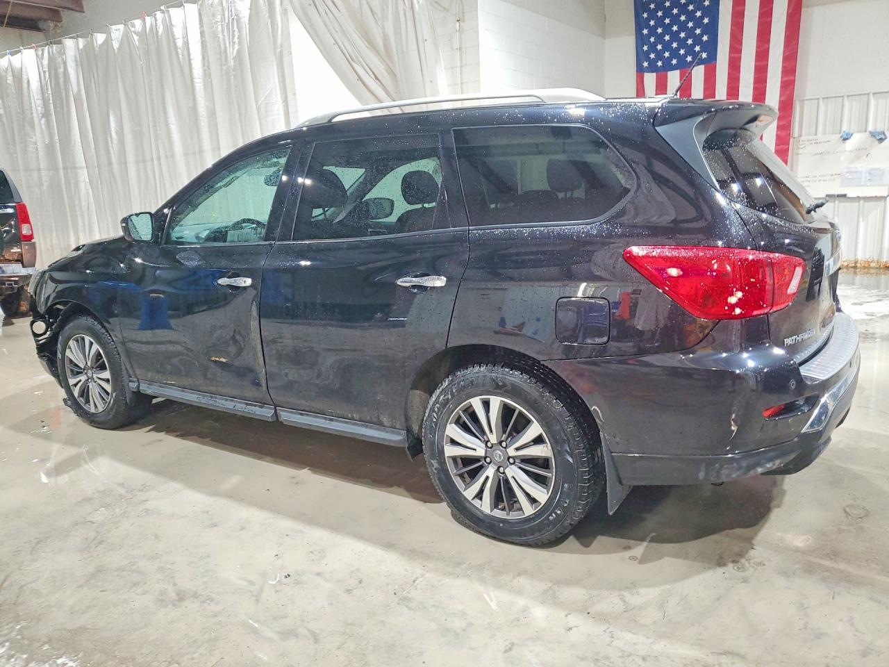 2017 Nissan Pathfinder S - Фото 2