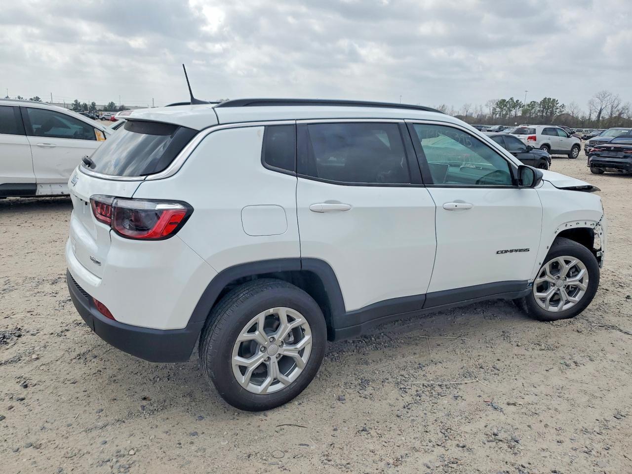 2024 Jeep Compass Latitude - Фото 3