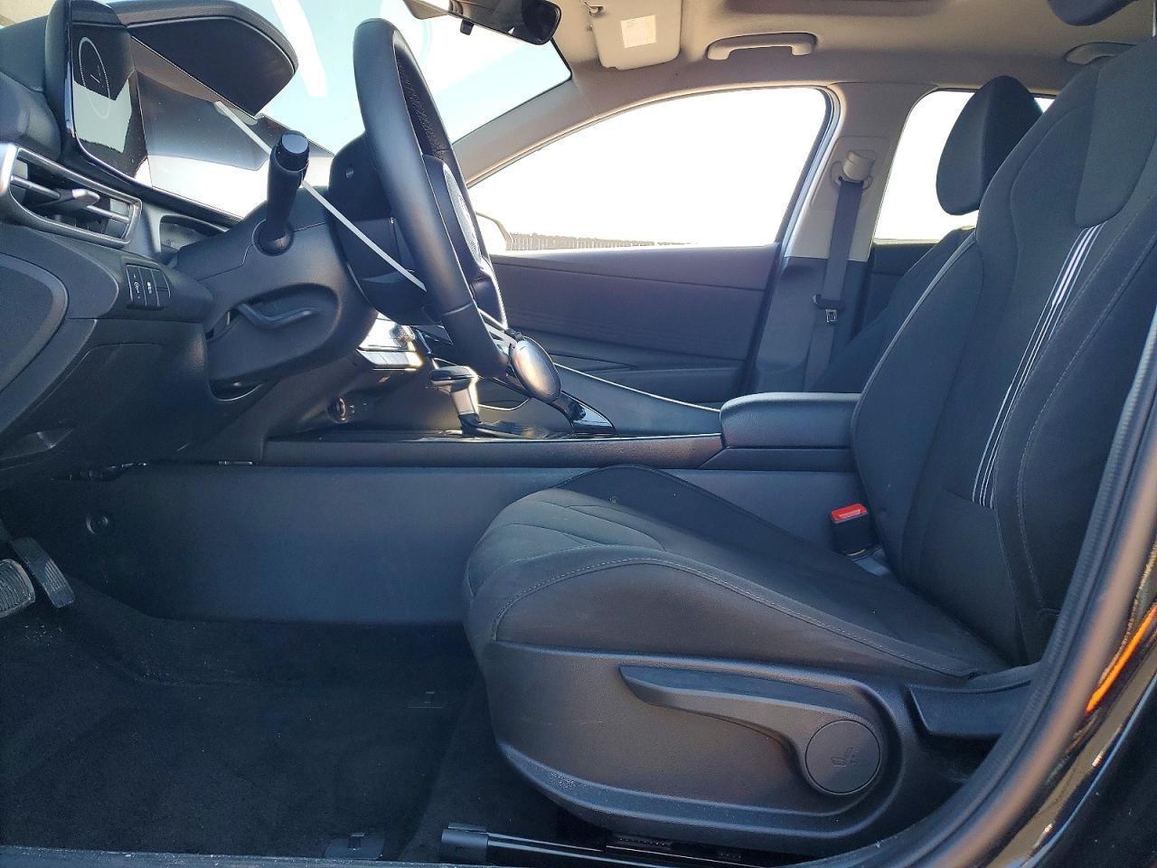 2025 Hyundai Elantra Sel - Image 7