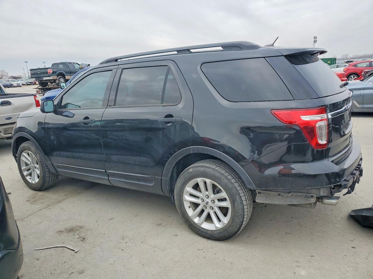 2015 Ford Explorer - Фото 2