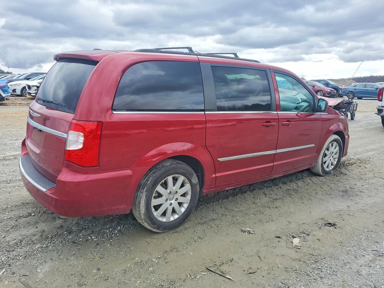 2015 Chrysler Town & Country Touring - Image 3