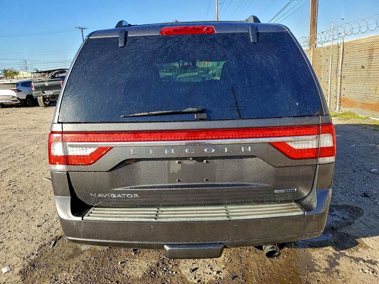 2015 Lincoln Navigator - Image 6