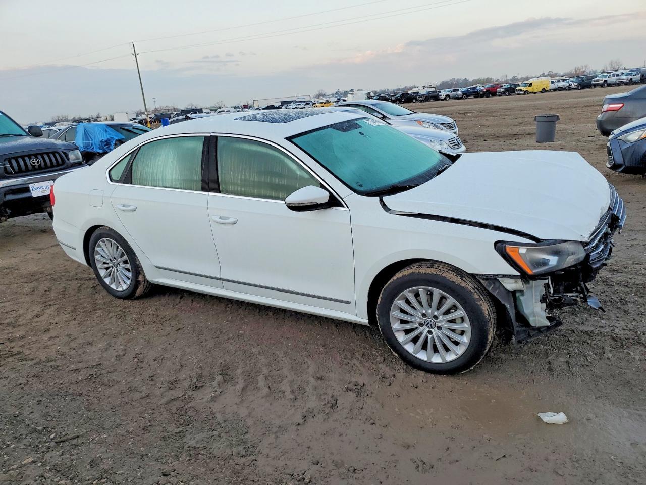 2016 Volkswagen Passat Se - Фото 4
